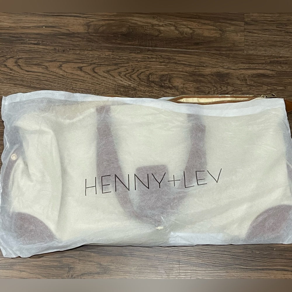 HENNY+LEV CARRY ON